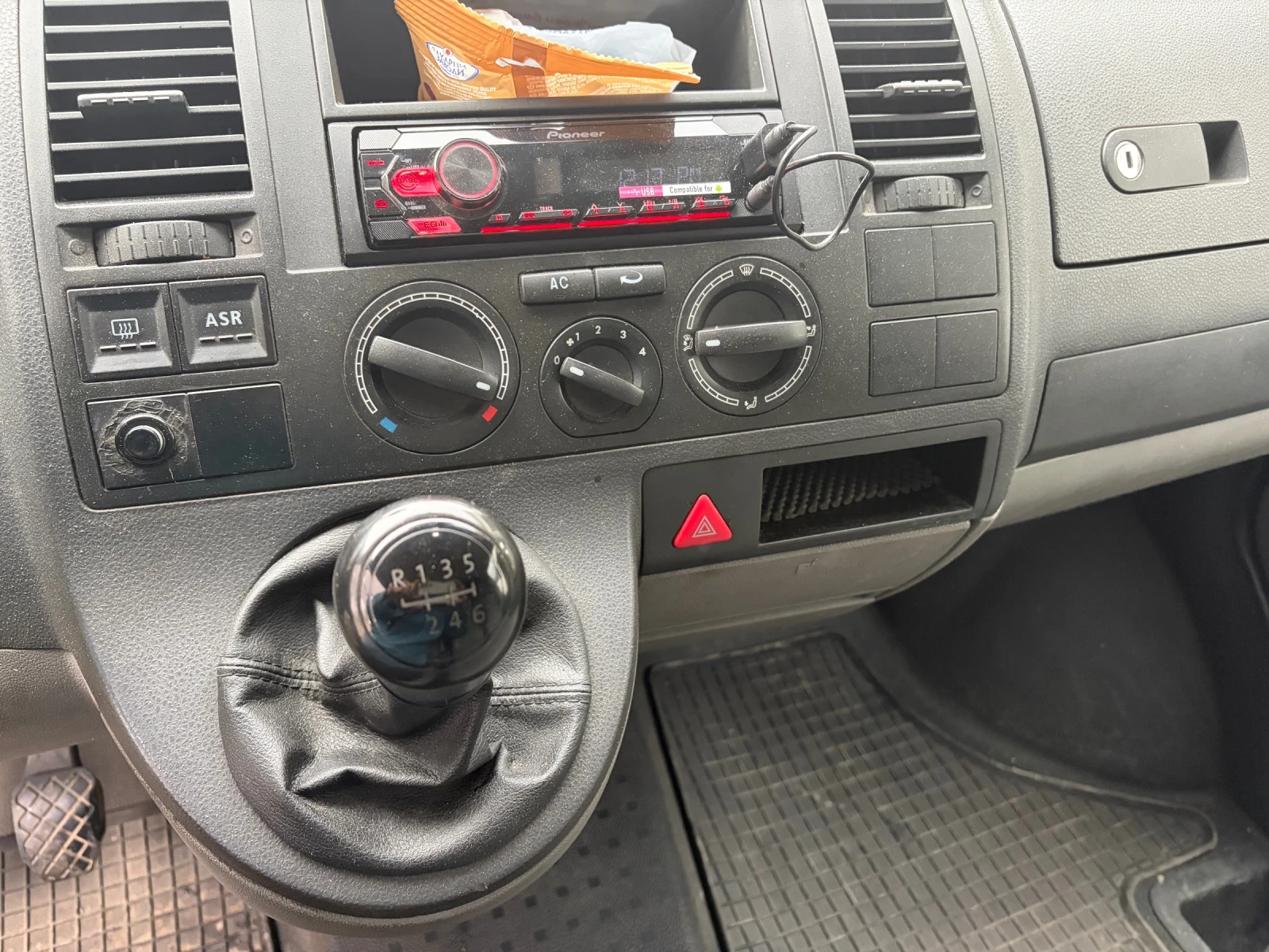 VW Transporter T5, снимка 6 - Бусове и автобуси - 54085574