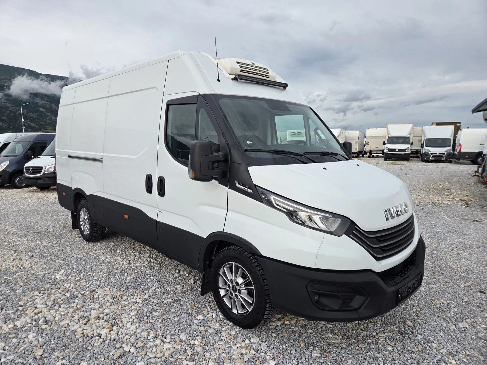 Iveco Daily 35-180, ХЛАДИЛЕН, Лед, Автомат, Нави, Клима, снимка 7 - Бусове и автобуси - 54886330