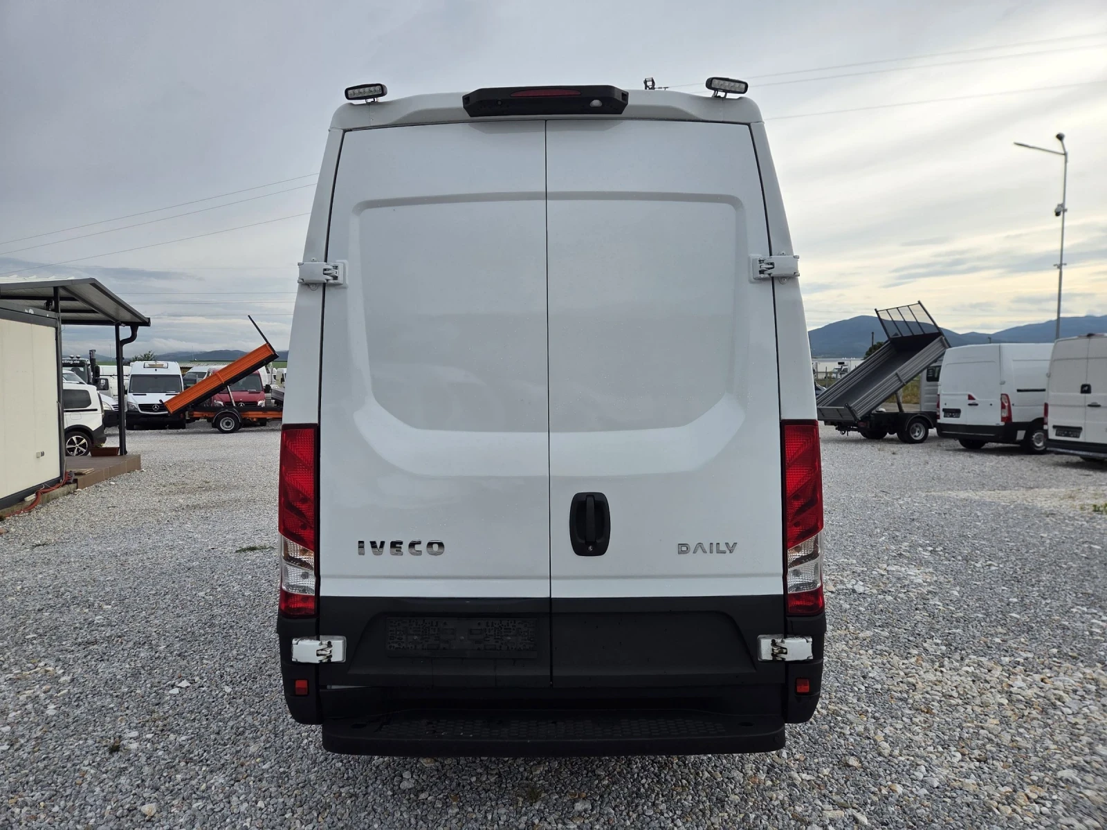 Iveco Daily 35-180, ХЛАДИЛЕН, Лед, Автомат, Нави, Клима, снимка 4 - Бусове и автобуси - 54886330