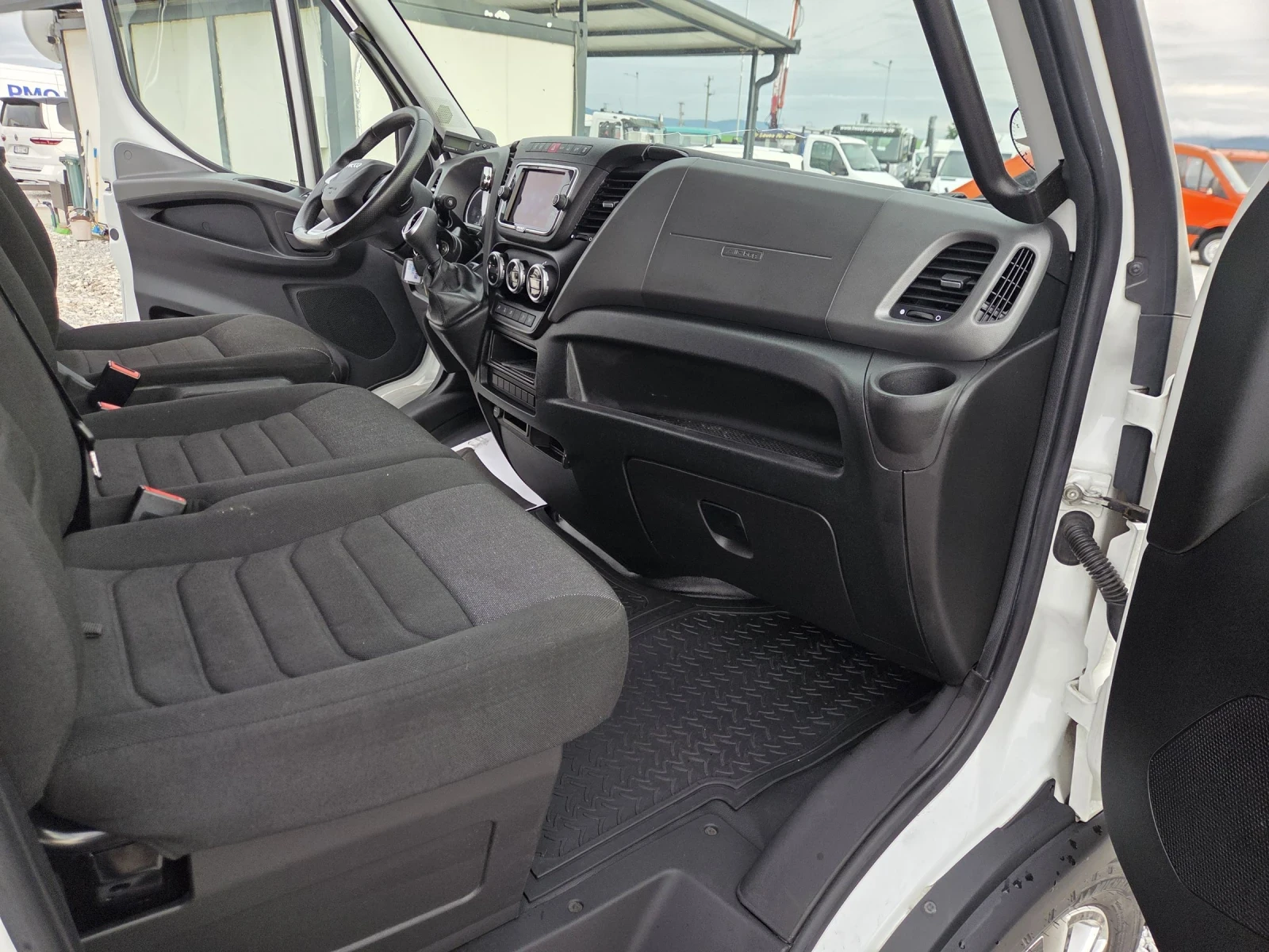 Iveco Daily 35-180, ХЛАДИЛЕН, Лед, Автомат, Нави, Клима, снимка 15 - Бусове и автобуси - 54886330