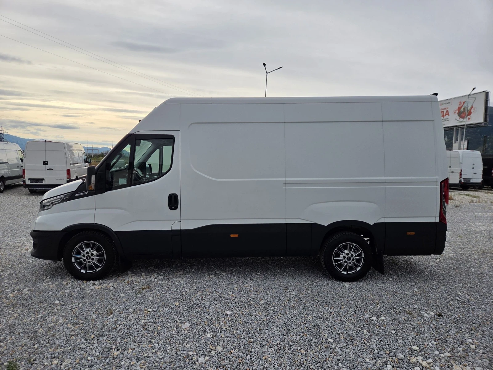 Iveco Daily 35-180, ХЛАДИЛЕН, Лед, Автомат, Нави, Клима, снимка 2 - Бусове и автобуси - 54886330