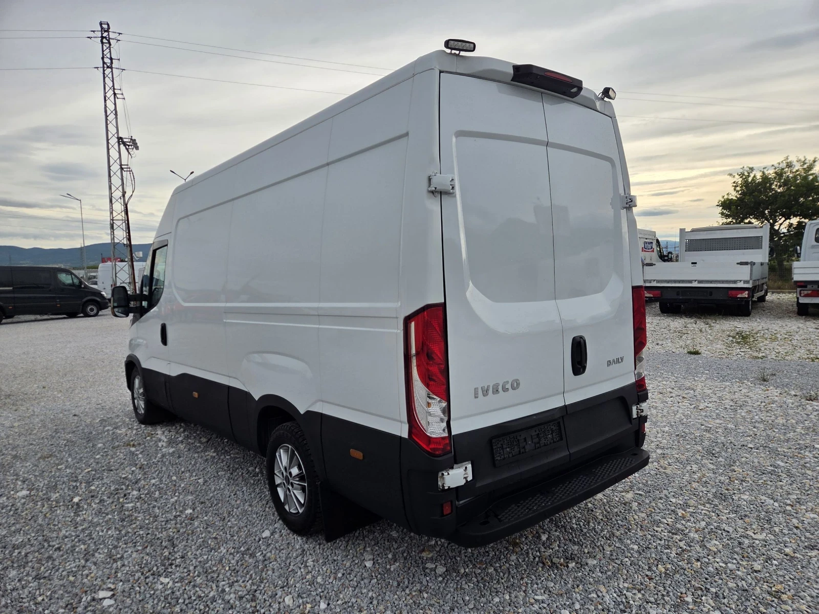 Iveco Daily 35-180, ХЛАДИЛЕН, Лед, Автомат, Нави, Клима, снимка 3 - Бусове и автобуси - 54886330