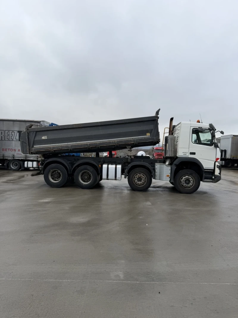Volvo Fm 8х4 тристранен самосвал, снимка 5 - Камиони - 52571152