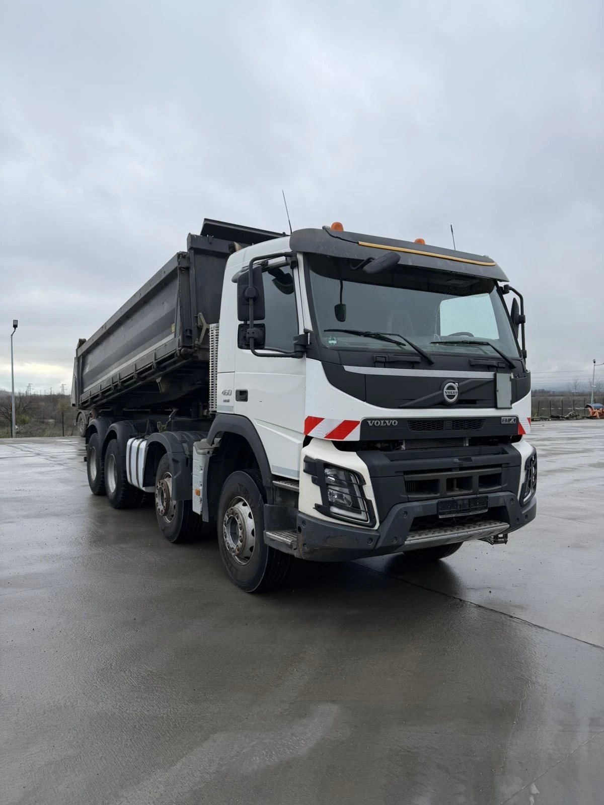Volvo Fm 8х4 тристранен самосвал, снимка 1