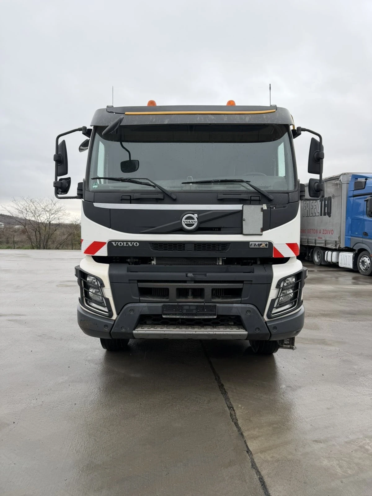 Volvo Fm 8х4 тристранен самосвал - изображение 4