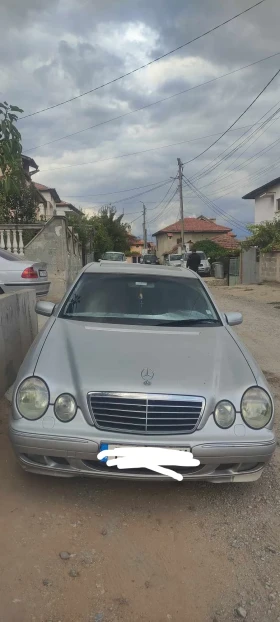  Mercedes-Benz E 220