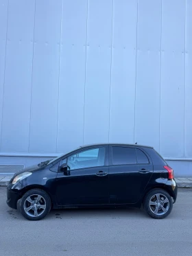 Toyota Yaris 1.3 VVTI АВТОМАТ КЛИМАТИК, снимка 2