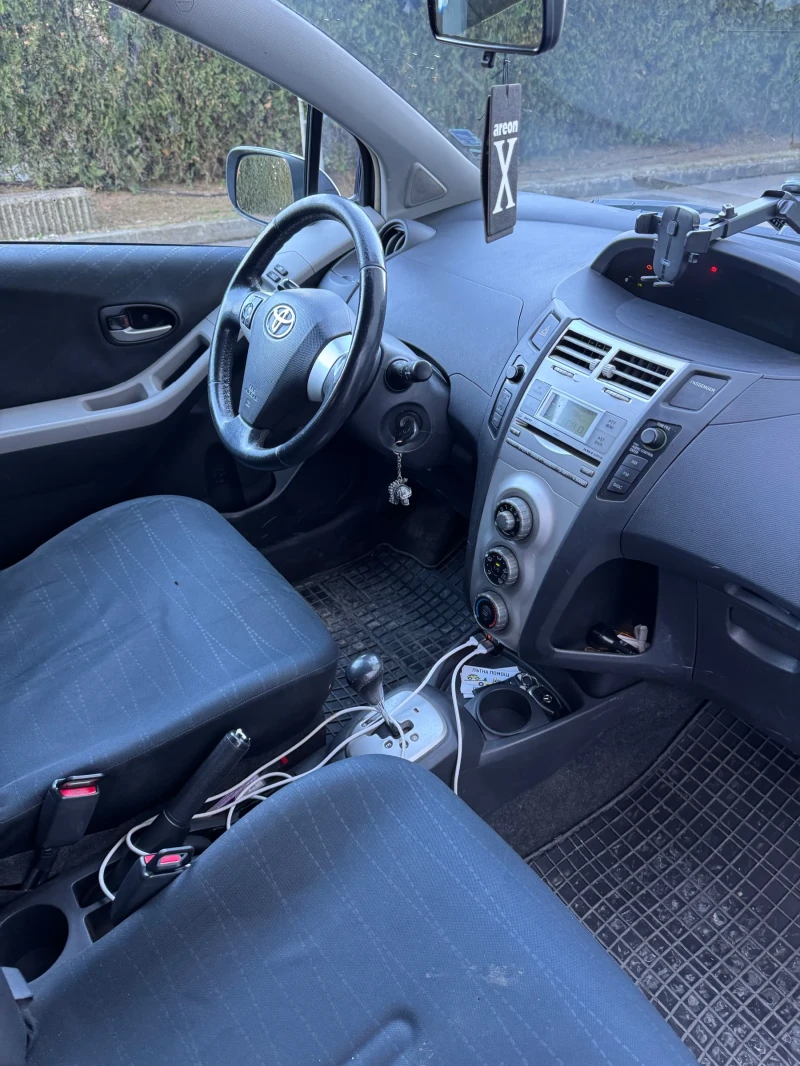 Toyota Yaris 1.3 VVTI АВТОМАТ КЛИМАТИК, снимка 12 - Автомобили и джипове - 49407107