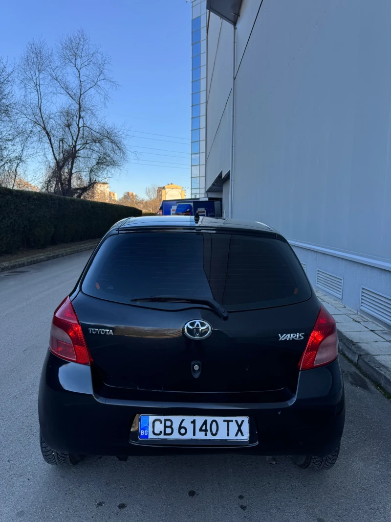 Toyota Yaris 1.3 VVTI АВТОМАТ КЛИМАТИК, снимка 4 - Автомобили и джипове - 49407107