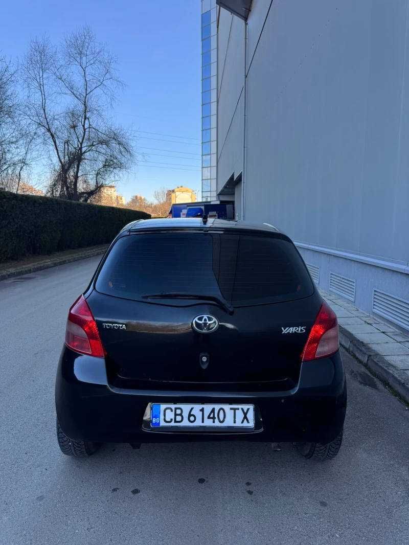 Toyota Yaris 1.3 VVTI АВТОМАТ КЛИМАТИК, снимка 3 - Автомобили и джипове - 49407107