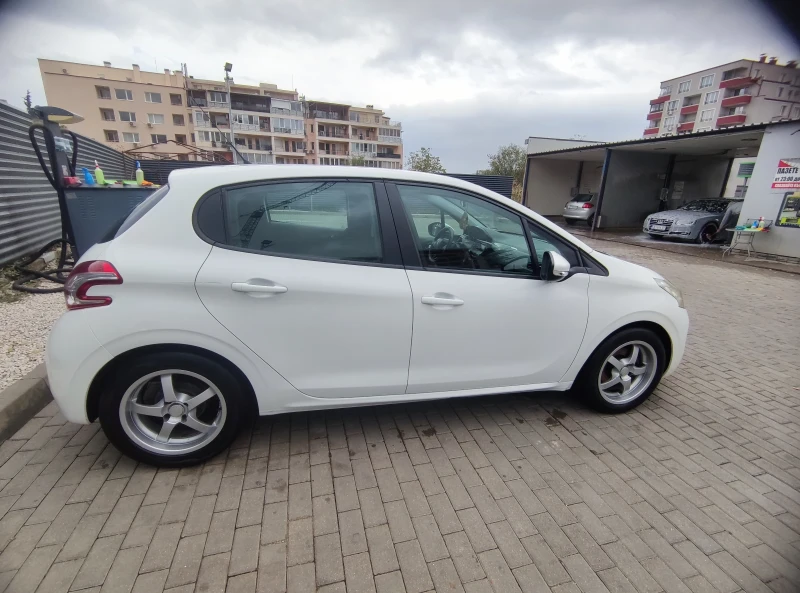 Peugeot 208, снимка 10 - Автомобили и джипове - 52631944