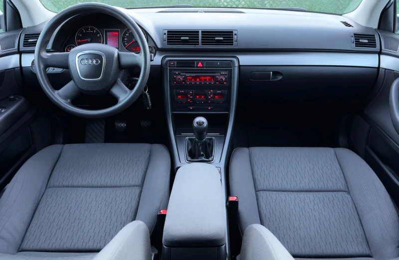 Audi A4 1.6i , снимка 10 - Автомобили и джипове - 52942020