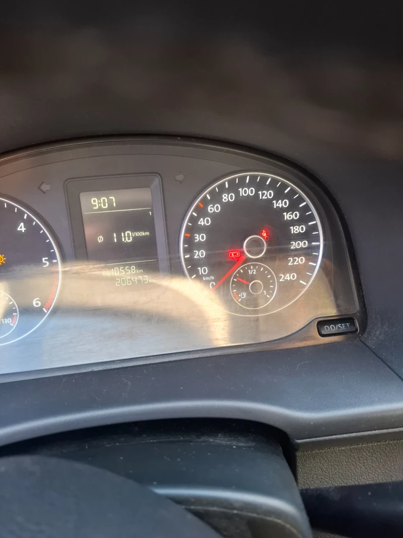 VW Caddy 1.6tdi, снимка 8 - Автомобили и джипове - 53399840