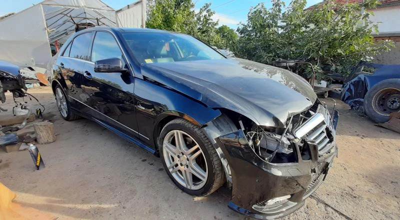 Mercedes-Benz E 250 AMG, снимка 4 - Автомобили и джипове - 47403389