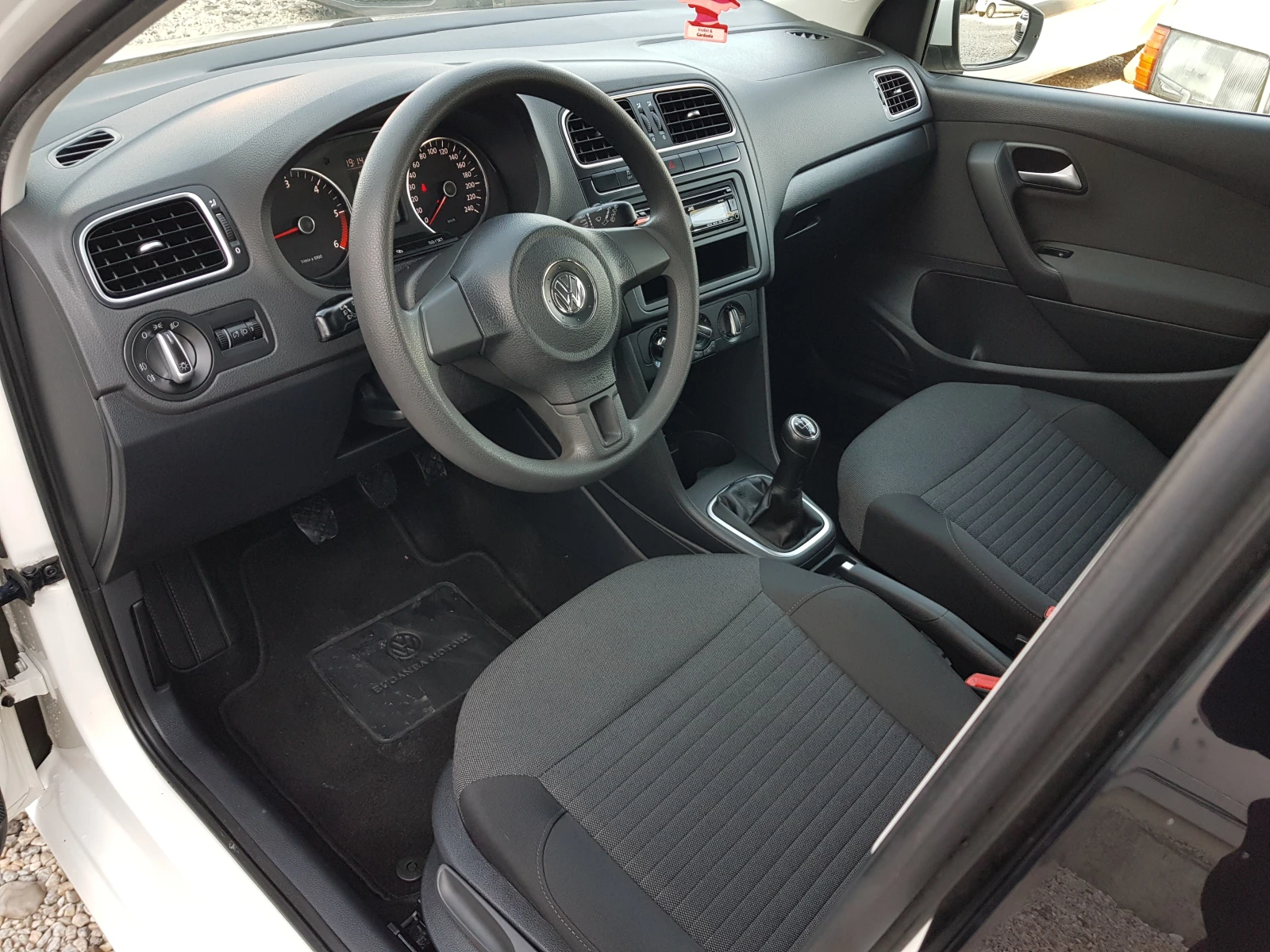 VW Polo 1.6 TDI-90 к.с. ЛИЗИНГ - изображение 9