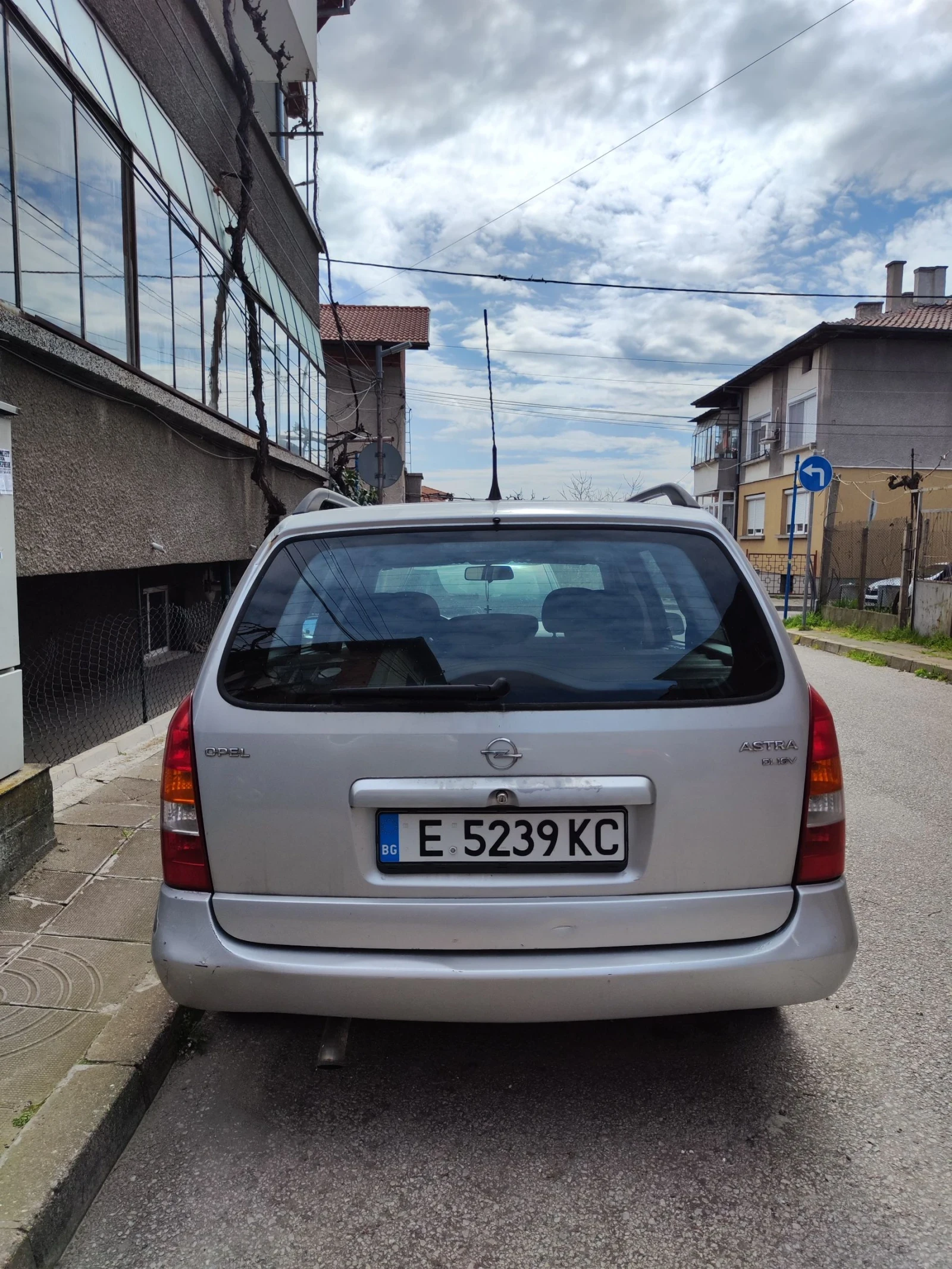 Opel Astra, снимка 2 - Автомобили и джипове - 53933327