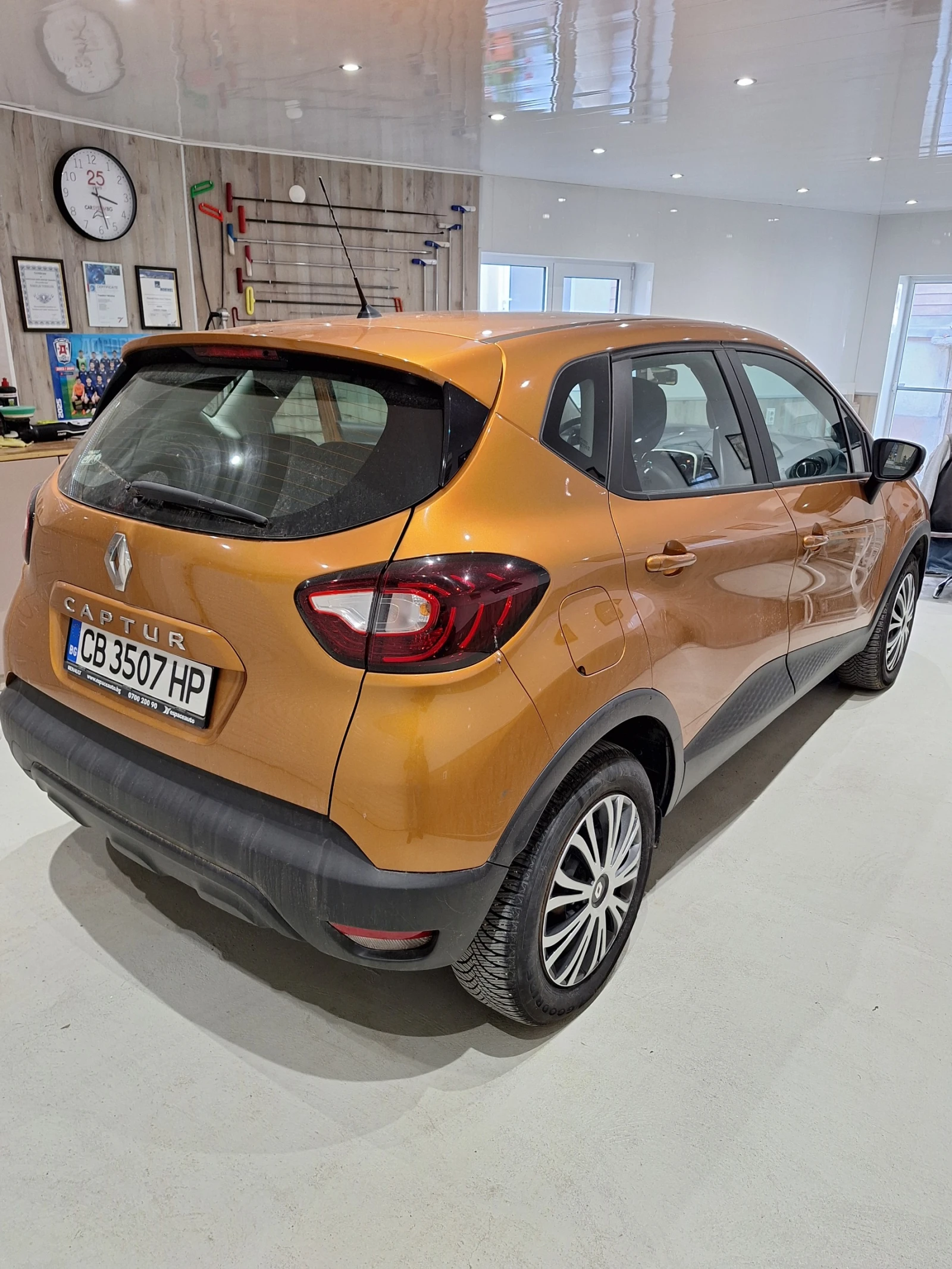 Renault Captur, снимка 14 - Автомобили и джипове - 54263123