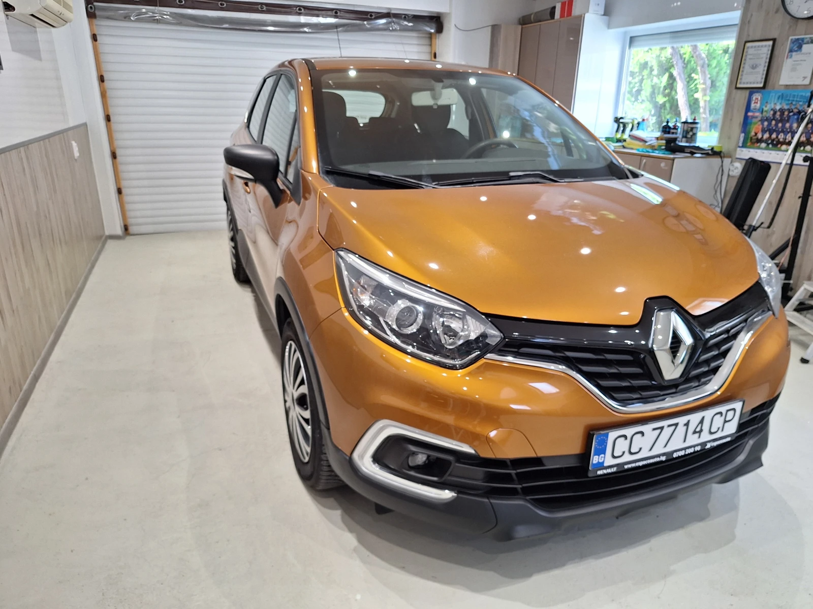 Renault Captur, снимка 4 - Автомобили и джипове - 54263123