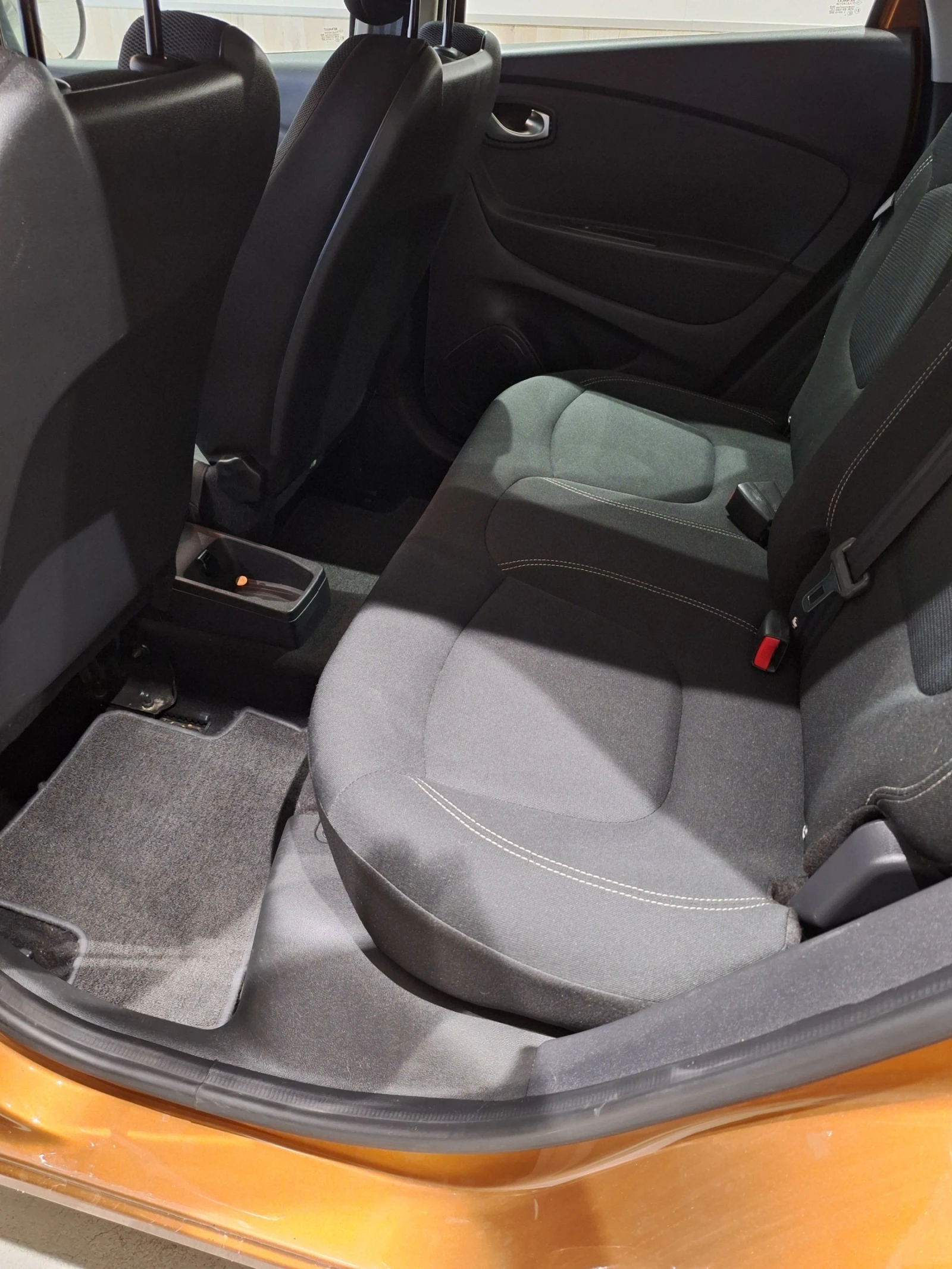 Renault Captur, снимка 9 - Автомобили и джипове - 54263123