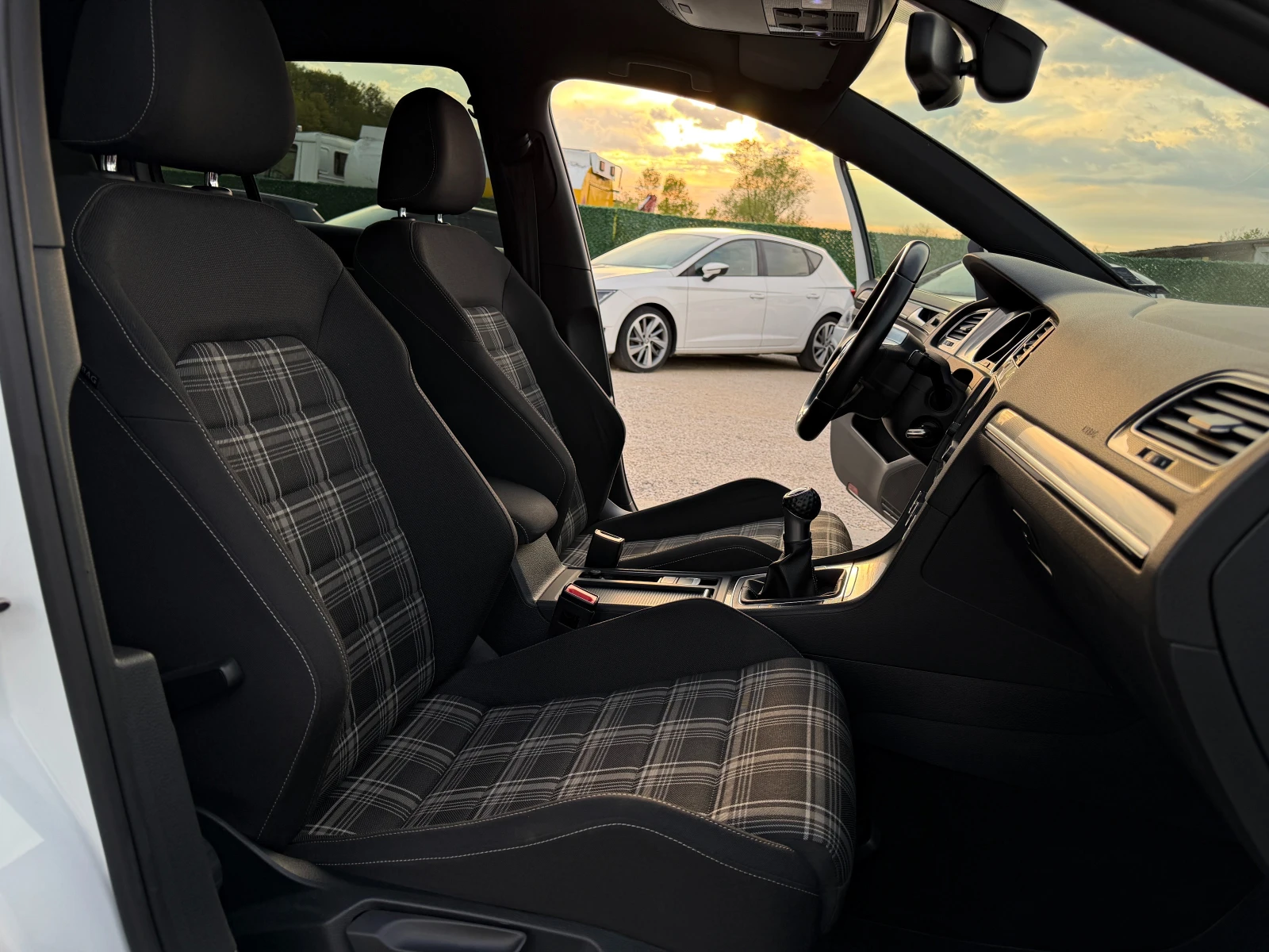 VW Golf GTD LED Подгрев Ambiente, снимка 10 - Автомобили и джипове - 54415333