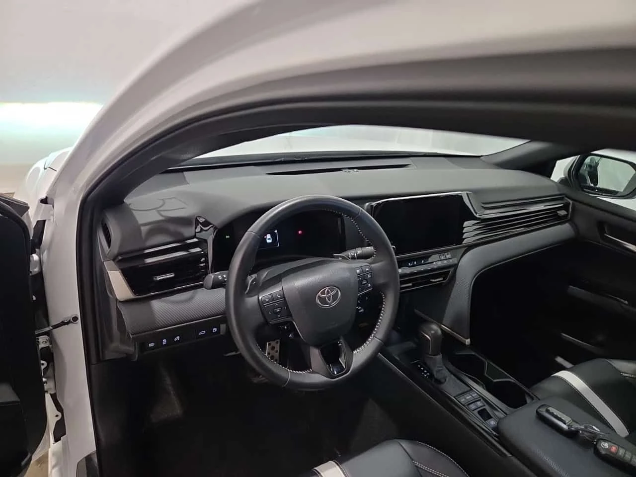 Toyota Camry * SE * CARFAX * DISTRONIC * 2 КЛЮЧА * ПОДГРЕВИ, снимка 16 - Автомобили и джипове - 54445393