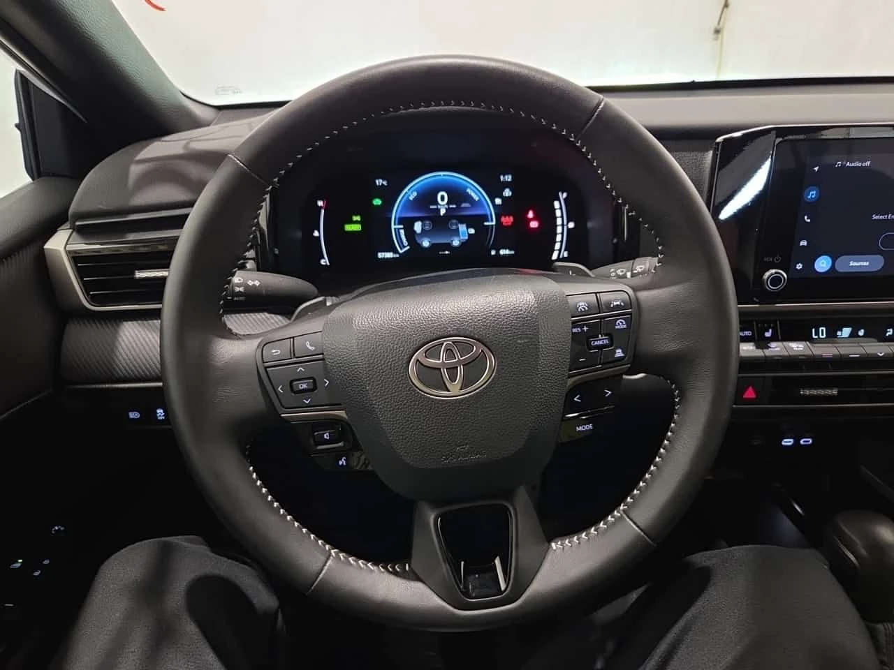 Toyota Camry * SE * CARFAX * DISTRONIC * 2 КЛЮЧА * ПОДГРЕВИ, снимка 9 - Автомобили и джипове - 54445393