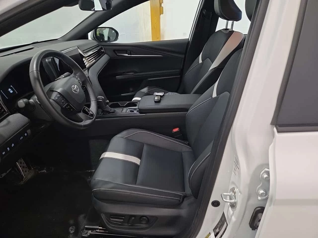 Toyota Camry * SE * CARFAX * DISTRONIC * 2 КЛЮЧА * ПОДГРЕВИ, снимка 5 - Автомобили и джипове - 54445393