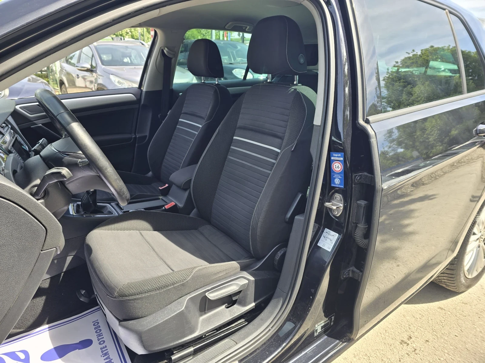 VW Golf 1.6TDI 105к.с Highline , снимка 9 - Автомобили и джипове - 54700231