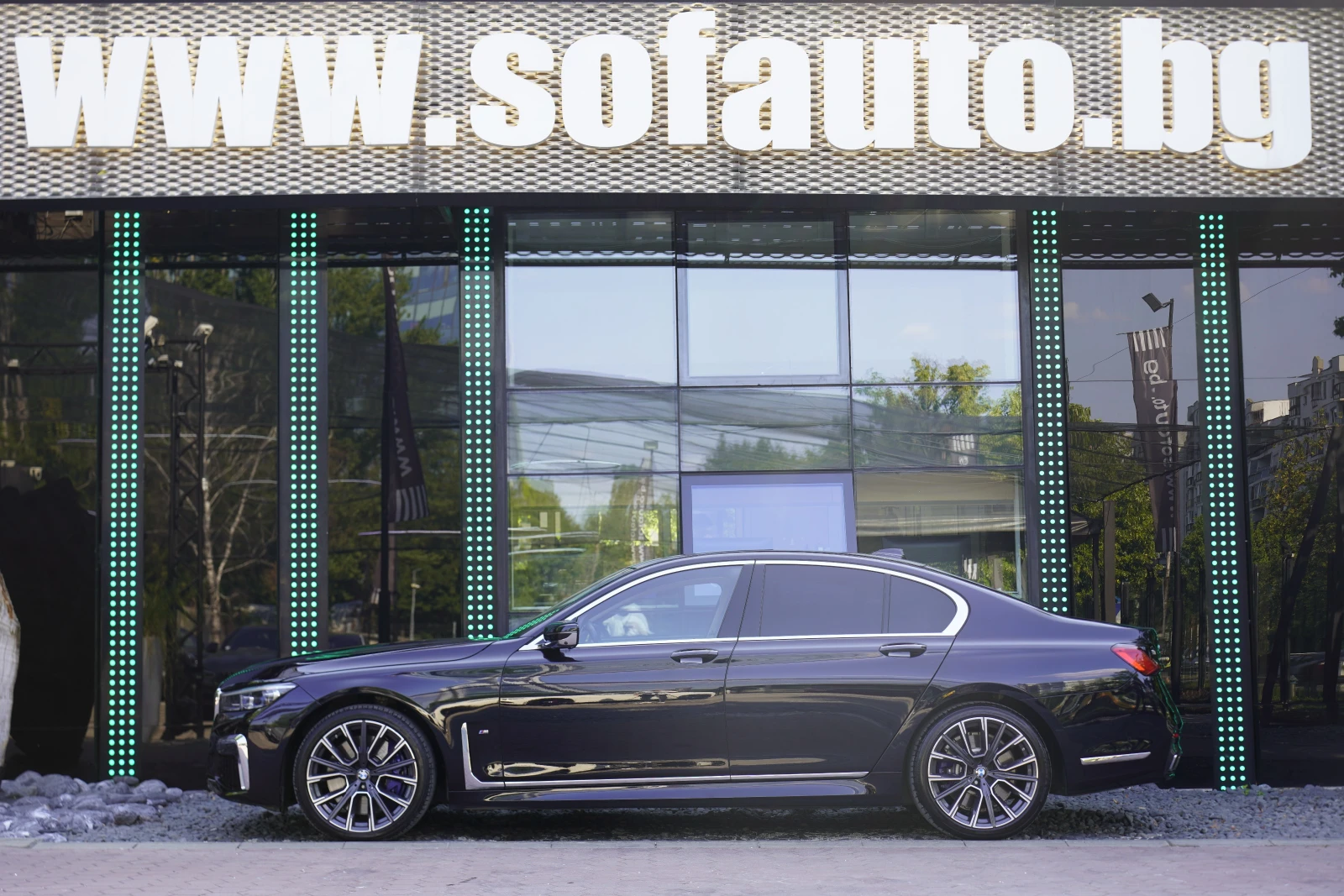 BMW 750 i xDrive M Package Individual, снимка 4 - Автомобили и джипове - 55170625