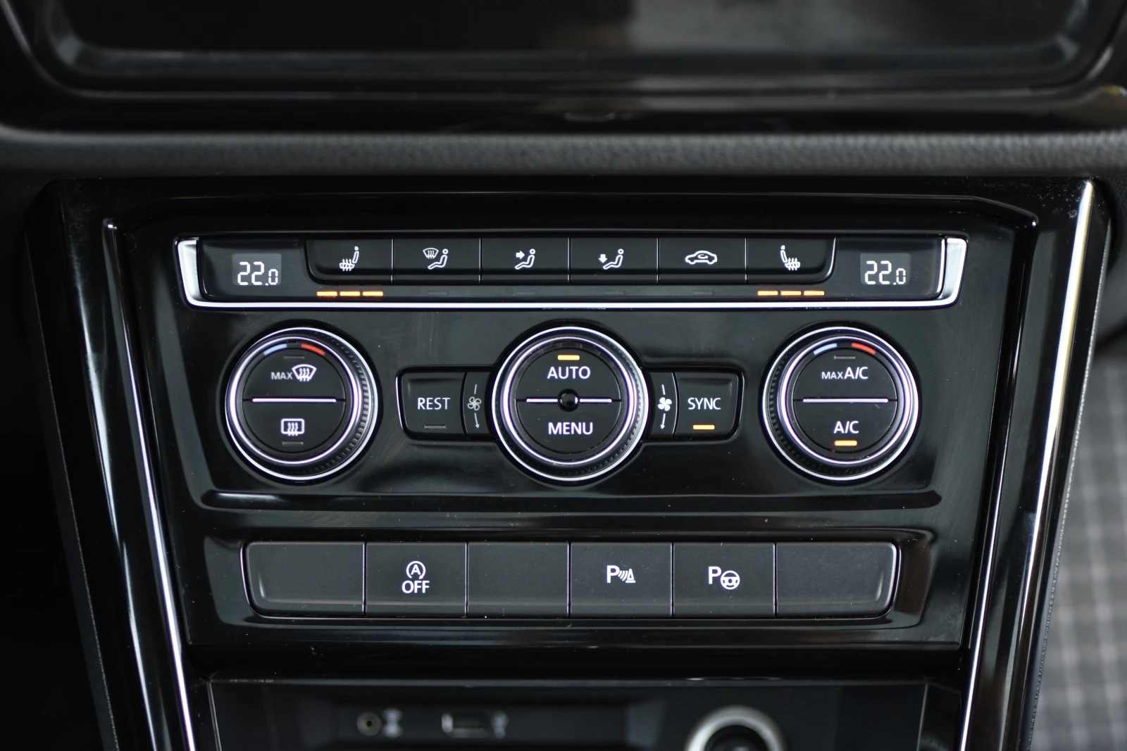 VW Touran 2.0 TDI 190hp 4x4, снимка 12 - Автомобили и джипове - 55688144