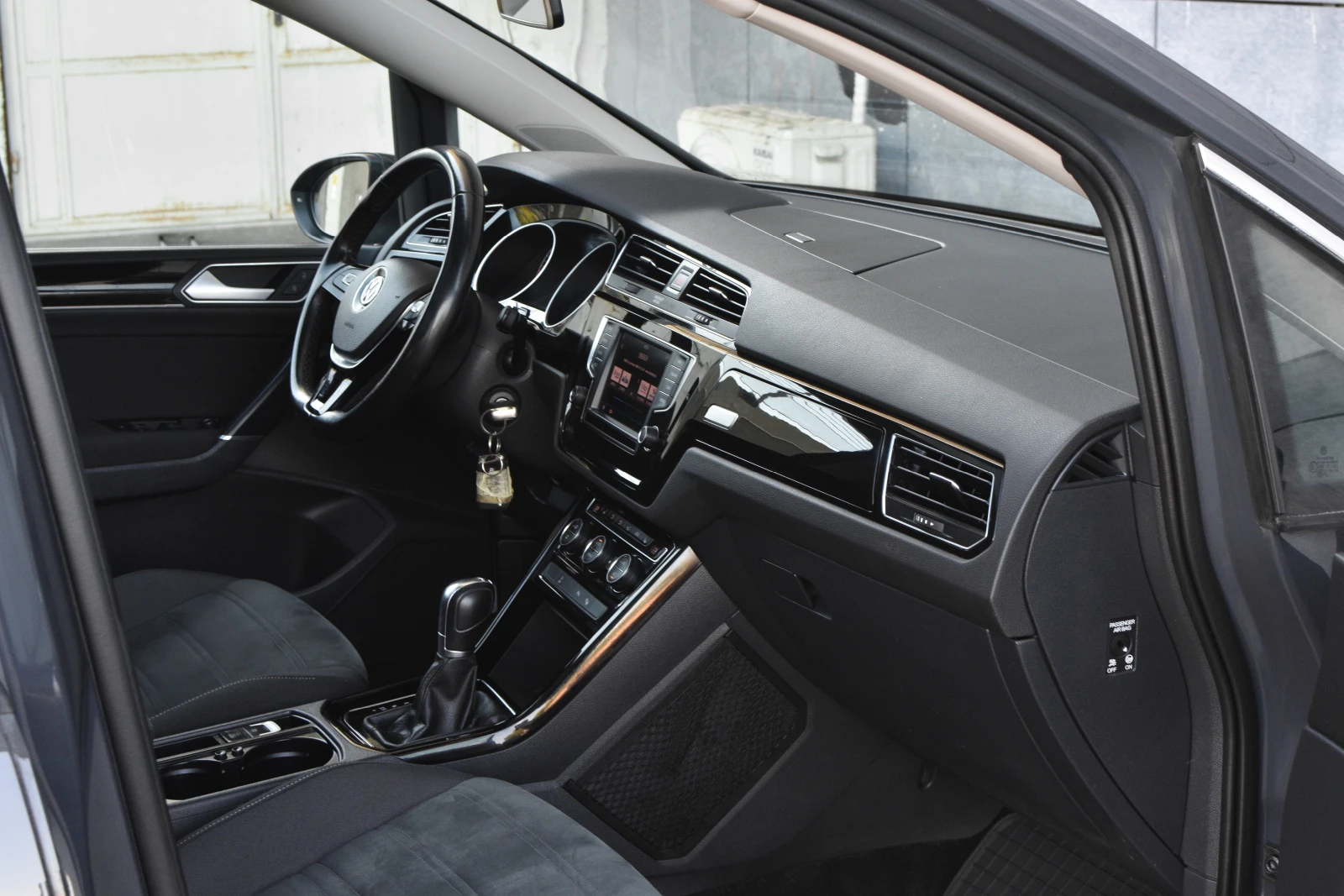 VW Touran 2.0 TDI 190hp 4x4, снимка 11 - Автомобили и джипове - 55688144