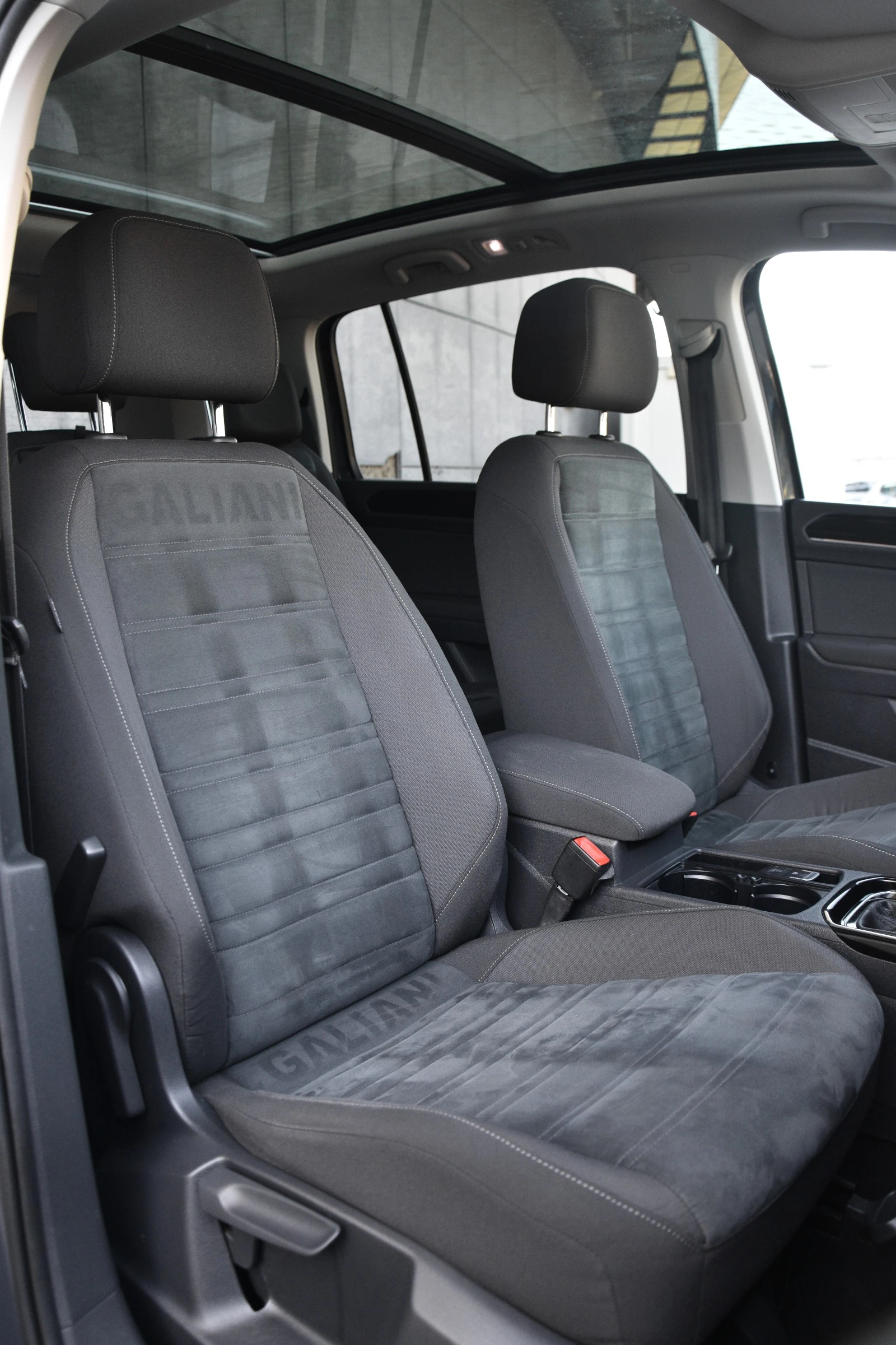 VW Touran 2.0 TDI 190hp 4x4, снимка 8 - Автомобили и джипове - 55688144