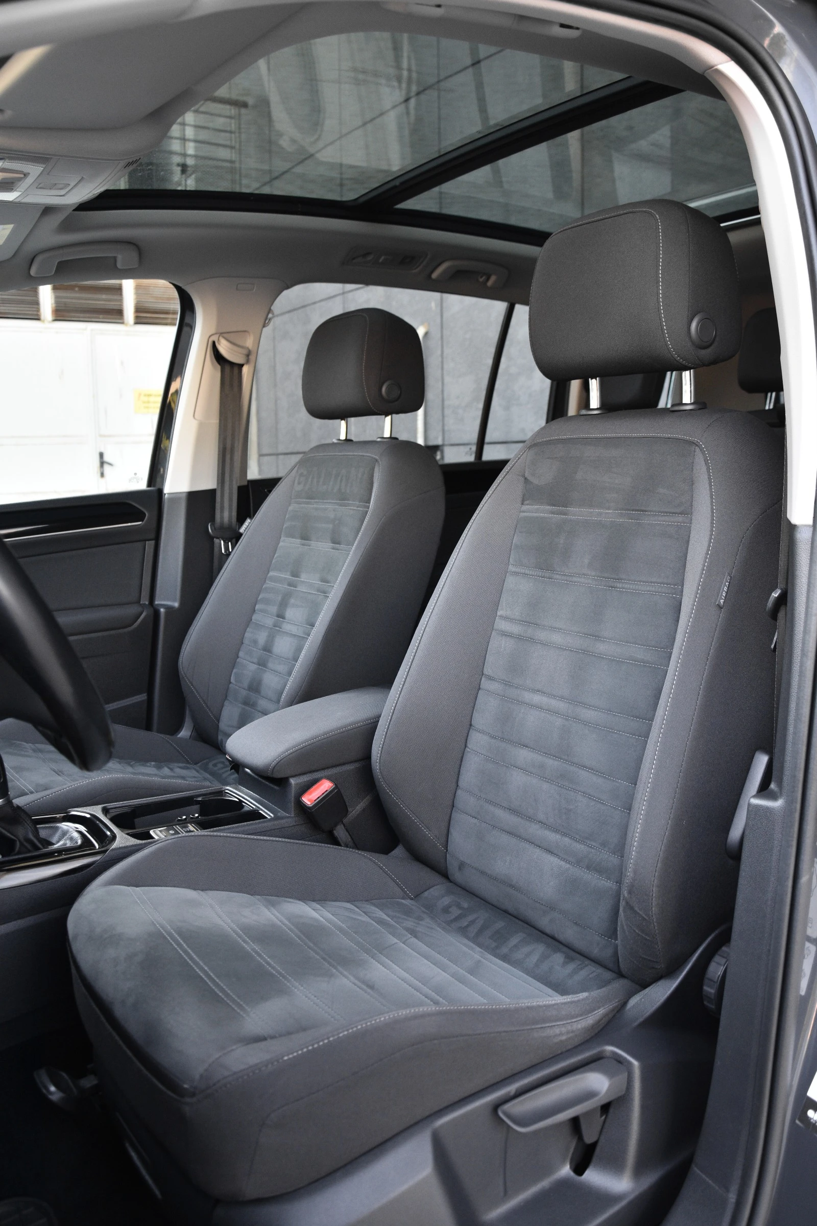 VW Touran 2.0 TDI 190hp 4x4, снимка 7 - Автомобили и джипове - 55688144