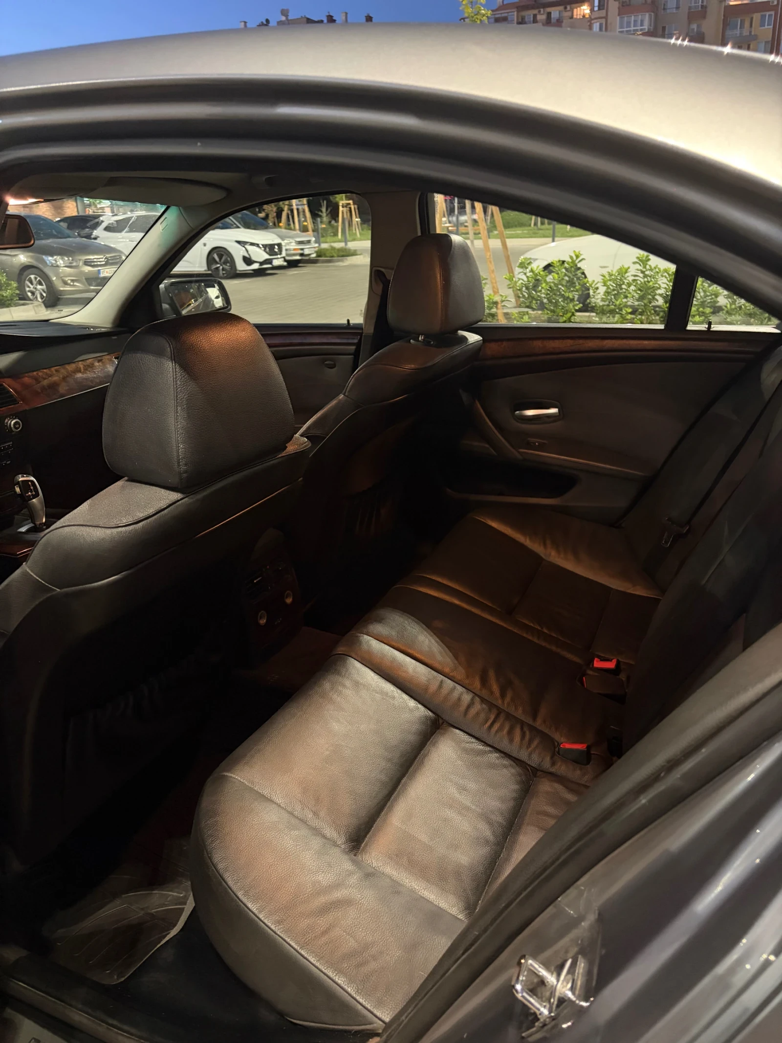 BMW 530 Facelift * XDrive * M-Pack * сменени вериги, снимка 12 - Автомобили и джипове - 55993742
