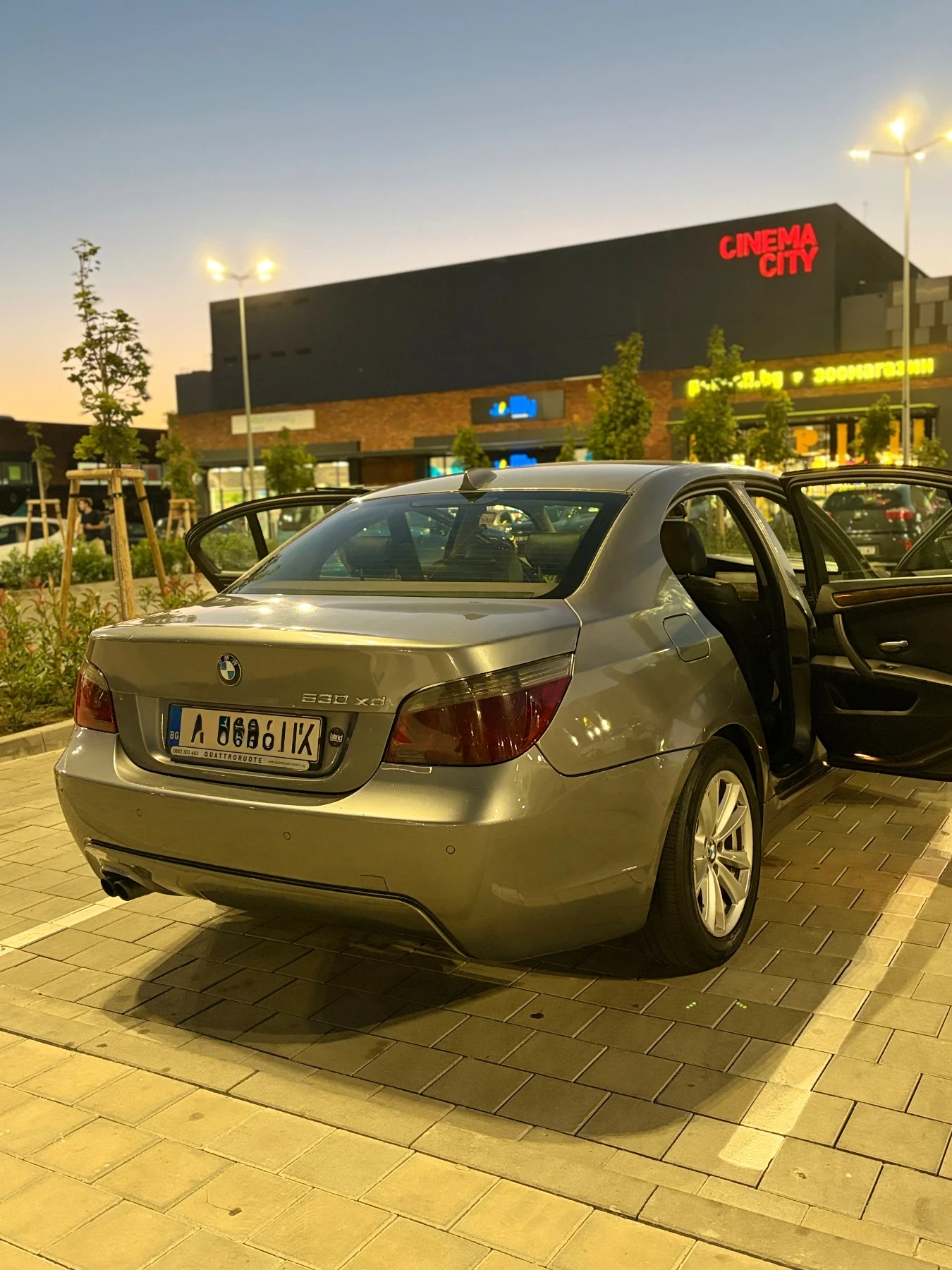 BMW 530 Facelift * XDrive * M-Pack * сменени вериги, снимка 5 - Автомобили и джипове - 55993742