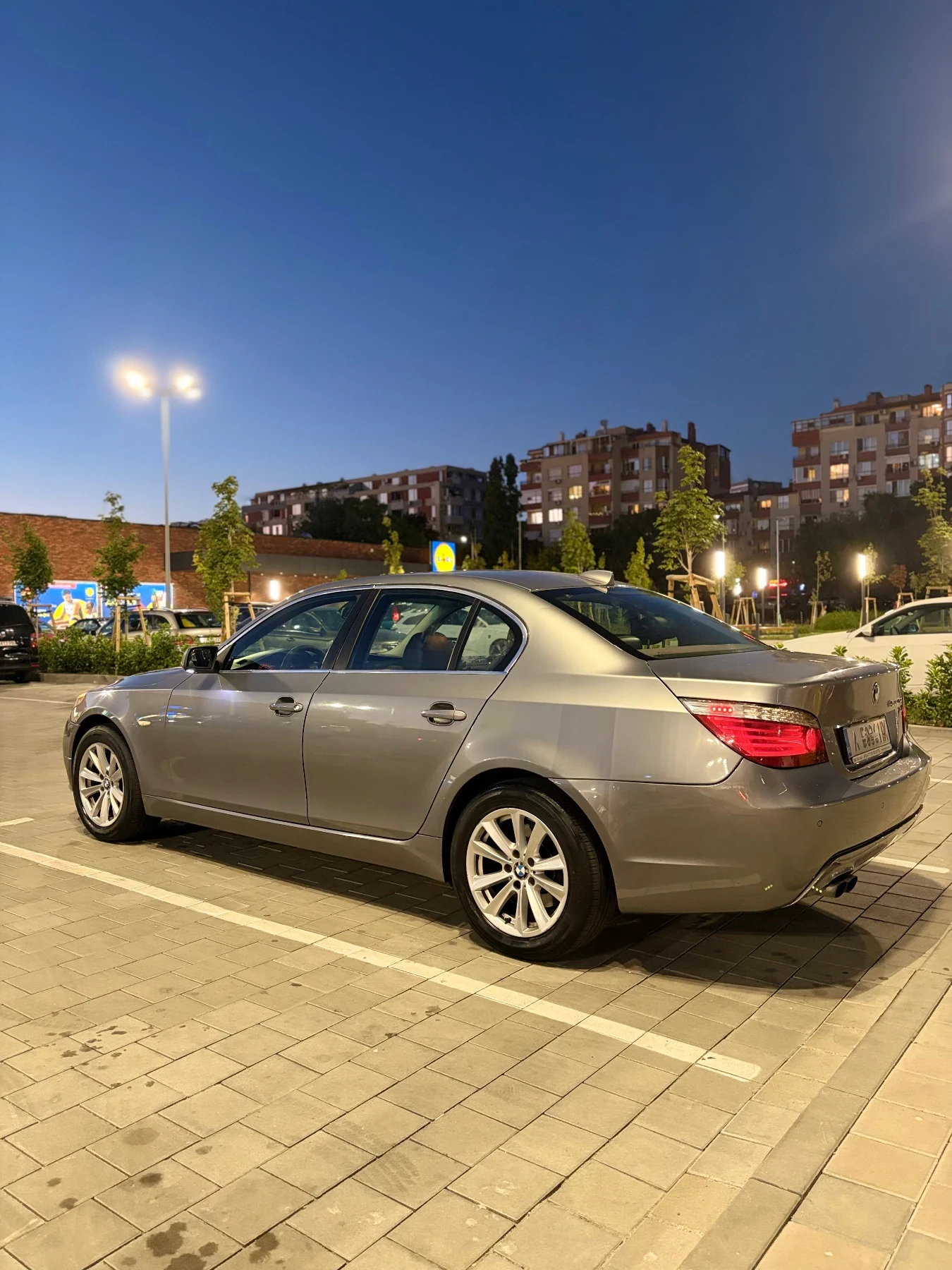BMW 530 Facelift * XDrive * M-Pack * сменени вериги, снимка 8 - Автомобили и джипове - 55993742
