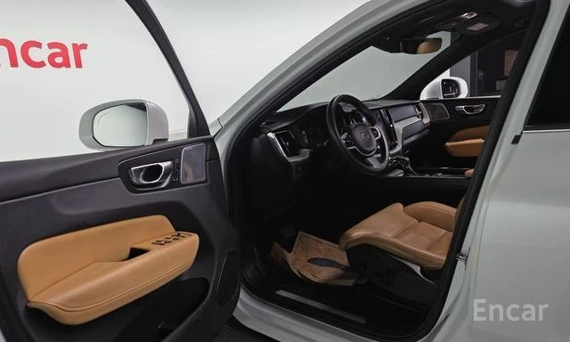 Volvo XC60 D4 Inscription | ОБДУХВАНЕ | HEAD-UP | ПАНОРАМА | , снимка 10 - Автомобили и джипове - 54072585