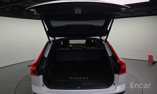 Volvo XC60 D4 Inscription | ОБДУХВАНЕ | HEAD-UP | ПАНОРАМА | , снимка 17 - Автомобили и джипове - 54072585