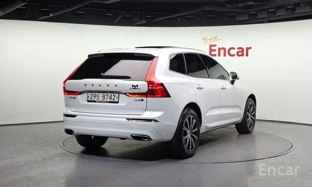 Volvo XC60 D4 Inscription | ОБДУХВАНЕ | HEAD-UP | ПАНОРАМА | , снимка 2 - Автомобили и джипове - 54072585