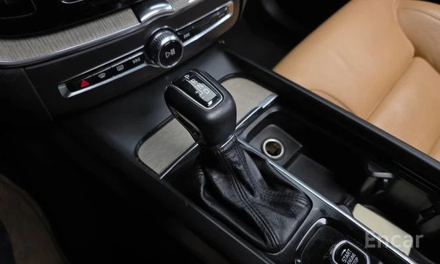 Volvo XC60 D4 Inscription | ОБДУХВАНЕ | HEAD-UP | ПАНОРАМА | , снимка 8 - Автомобили и джипове - 54072585