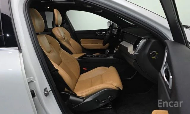 Volvo XC60 D4 Inscription | ОБДУХВАНЕ | HEAD-UP | ПАНОРАМА | , снимка 9 - Автомобили и джипове - 54072585