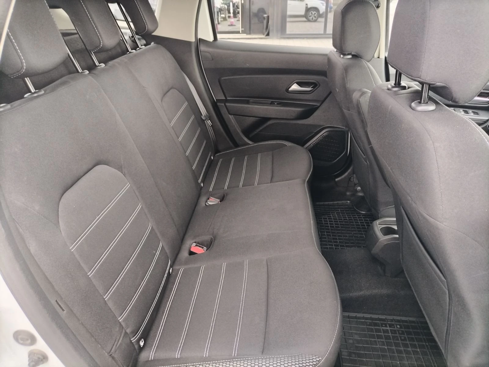 Dacia Duster 1.0 TCe ECO-G/100 к.с., снимка 13 - Автомобили и джипове - 53972381