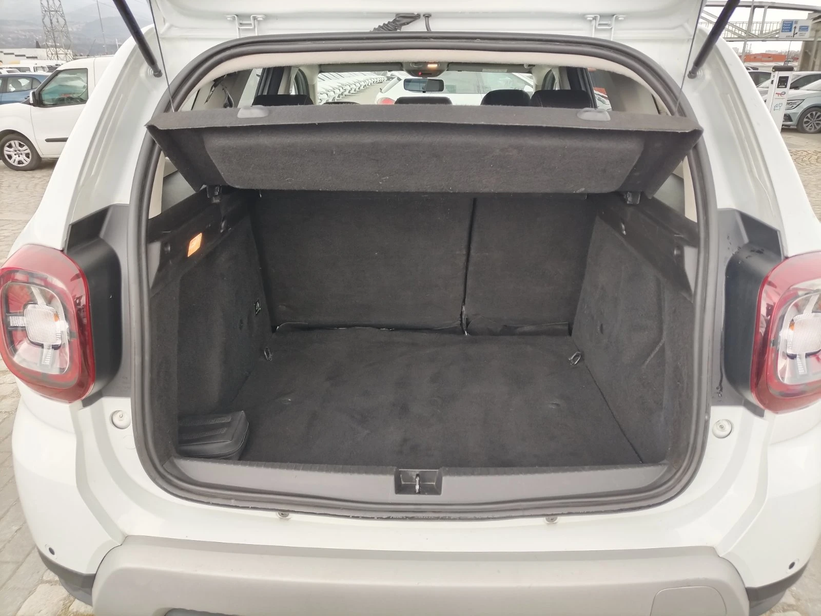 Dacia Duster 1.0 TCe ECO-G/100 к.с., снимка 16 - Автомобили и джипове - 53972381