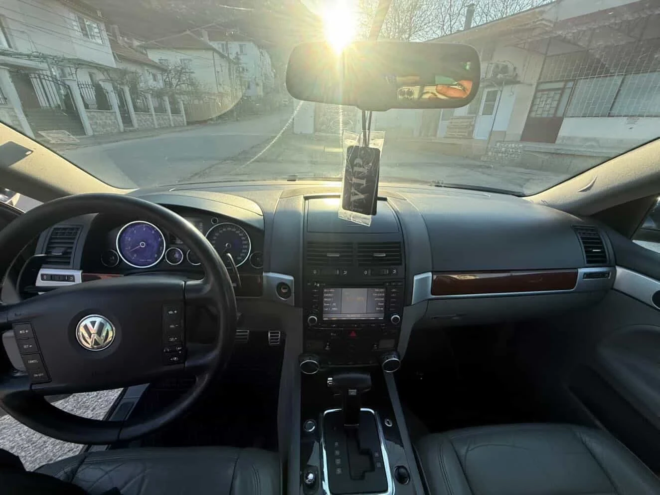 VW Touareg 4.2 V8 AUTOMATIC OFFROAD PACK + GAS, снимка 13 - Автомобили и джипове - 53983635