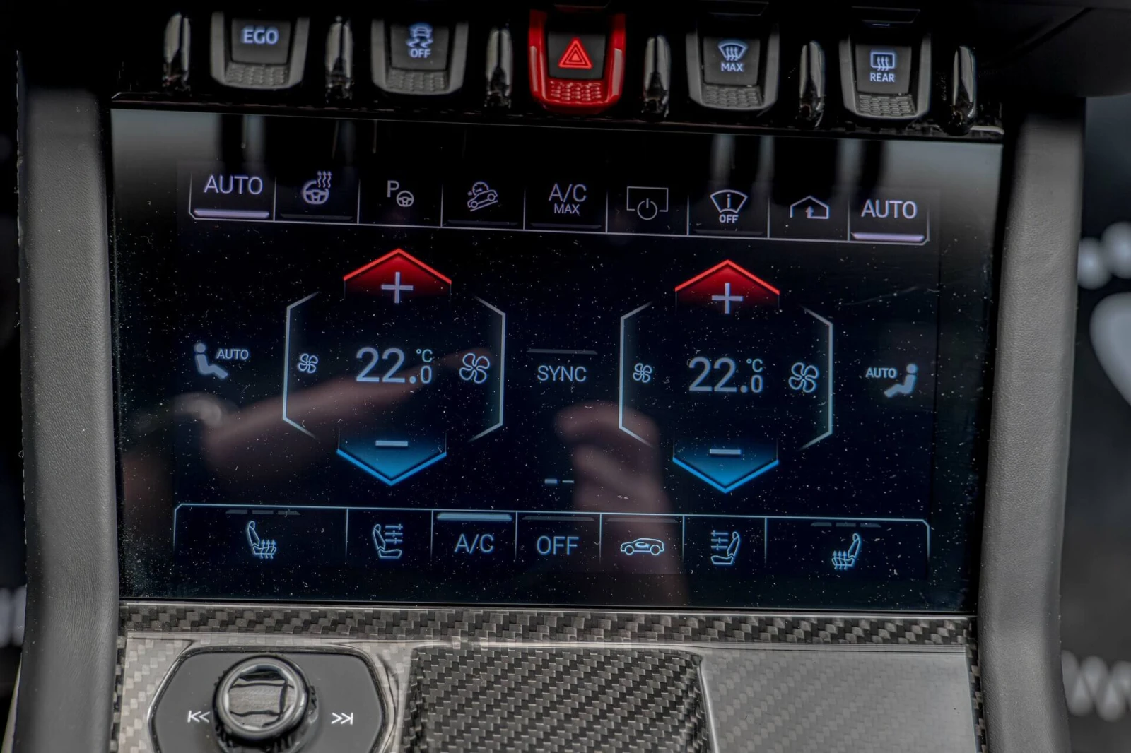 Lamborghini Urus SE/Akrapovic/Bang&Olufsen/Керамика/Карбон/Premium , снимка 10 - Автомобили и джипове - 54268641