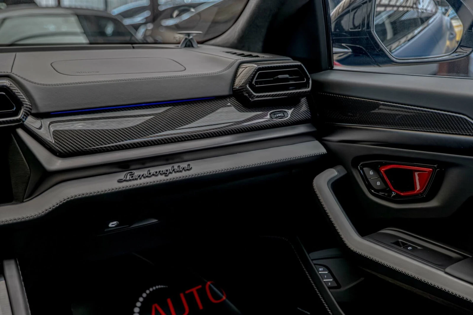Lamborghini Urus SE/Akrapovic/Bang&Olufsen/Керамика/Карбон/Premium , снимка 15 - Автомобили и джипове - 54268641