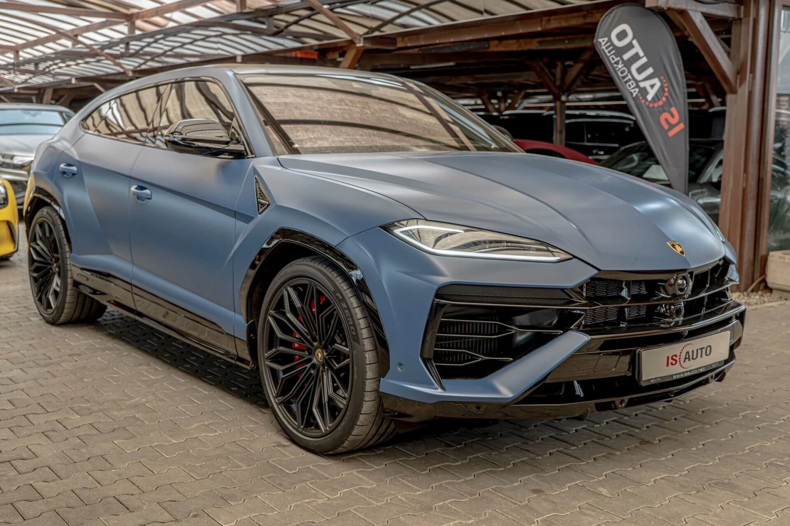 Lamborghini Urus SE/Akrapovic/Bang&Olufsen/Керамика/Карбон/Premium , снимка 3 - Автомобили и джипове - 54268641