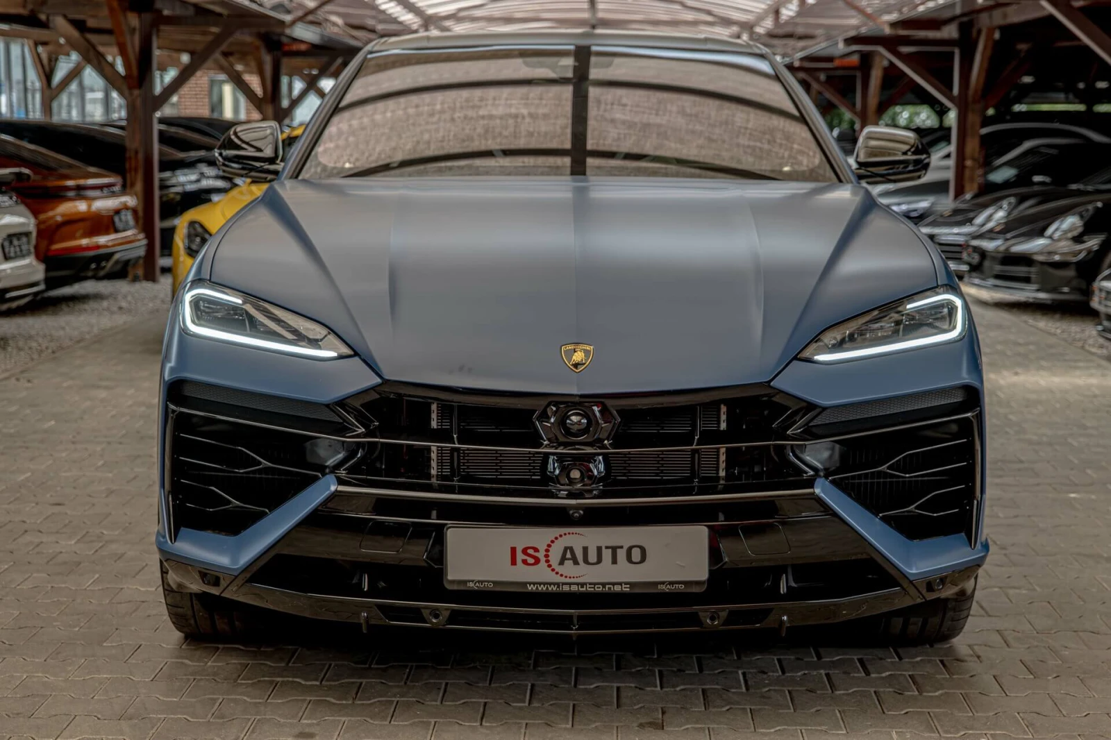 Lamborghini Urus SE/Akrapovic/Bang&Olufsen/Керамика/Карбон/Premium , снимка 2 - Автомобили и джипове - 54268641