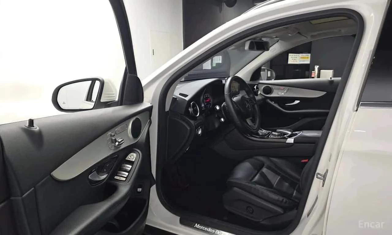 Mercedes-Benz GLC * GLC220 d 4MATIC * CARFAX * ЦЕНА ДО БГ, снимка 5 - Автомобили и джипове - 55500442