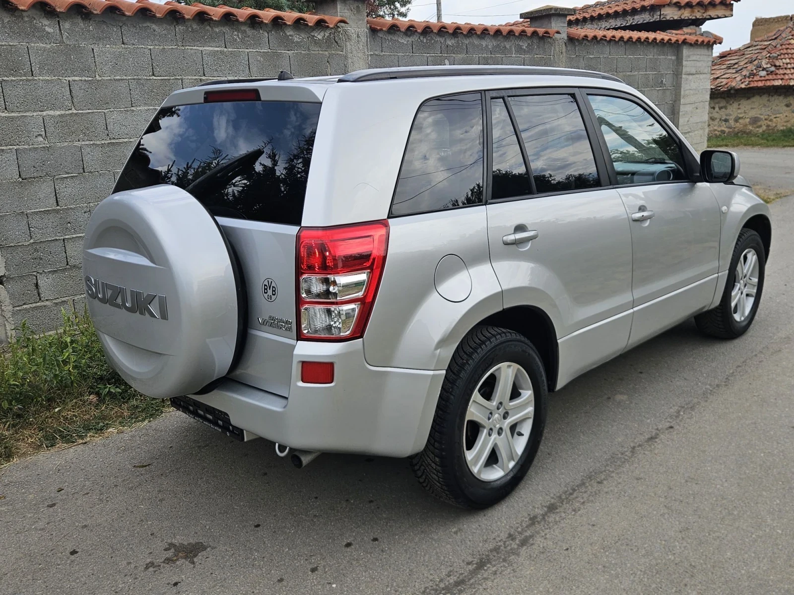 Suzuki Grand vitara 2.0 4х4 Всички екстри, снимка 5 - Автомобили и джипове - 55662063